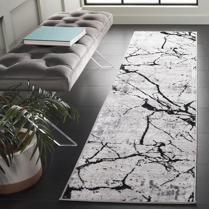 SAFAVIEH Amelia Collection Runner Rug by SAFAVIEH